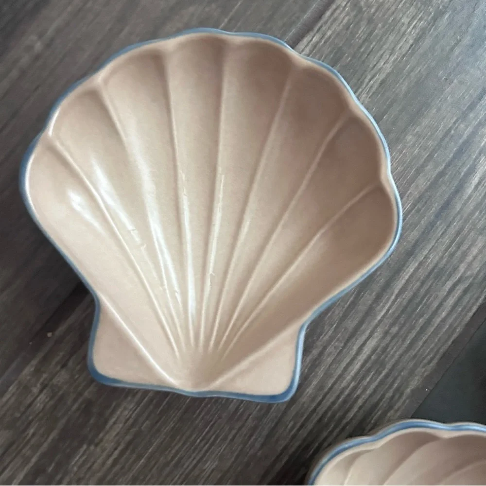 VTG Pfaltzgraff Yorktowne 242 USA Shell Bowls in Tan Set of 3